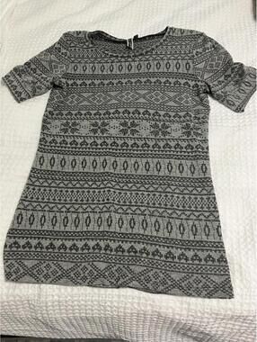 BKE gray Women’s geometric short sleeved knit shirt Size XL